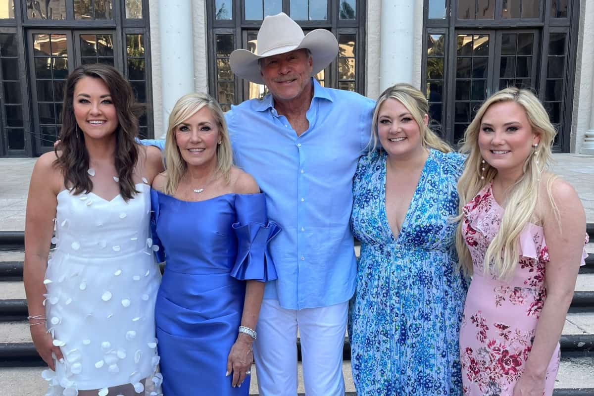 Alan Jackson Shares Rare Family Photo With His Wife And Three Daughters For Father's Day - Music Mayhem