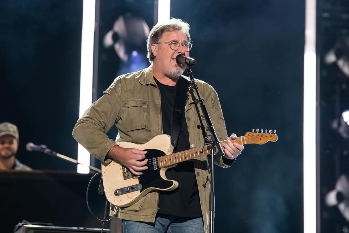 Vince Gill To Receive CMA Willie Nelson Lifetime Achievement Award At 2025 CMA  Awards - Music Mayhem