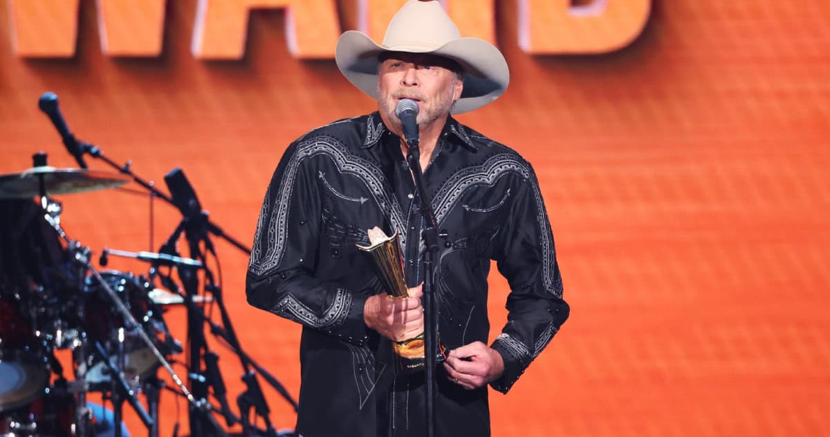 Country Music Legend Alan Jackson Holds Back Tears Accepting ACM Lifetime  Achievement Award At 2025 ACM Awards - Music Mayhem