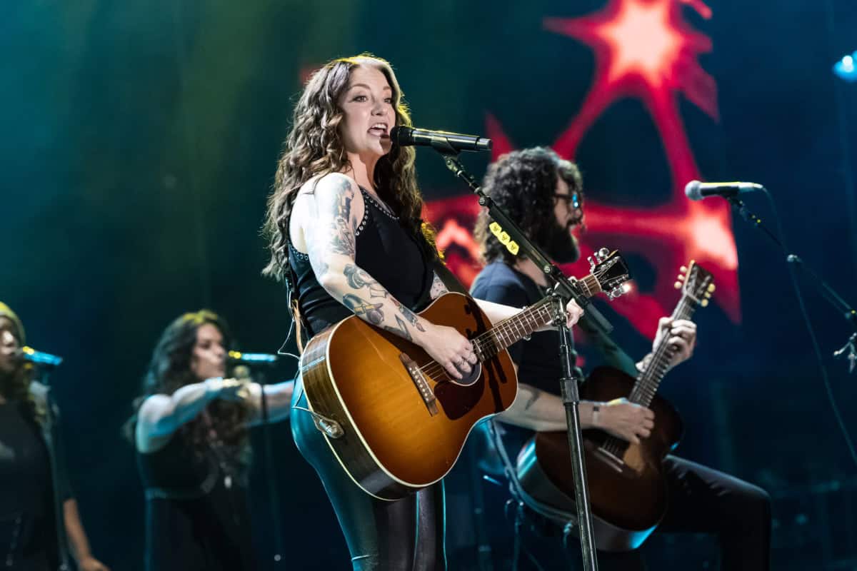 Ashley McBryde; Photo by Andrew Wendowski