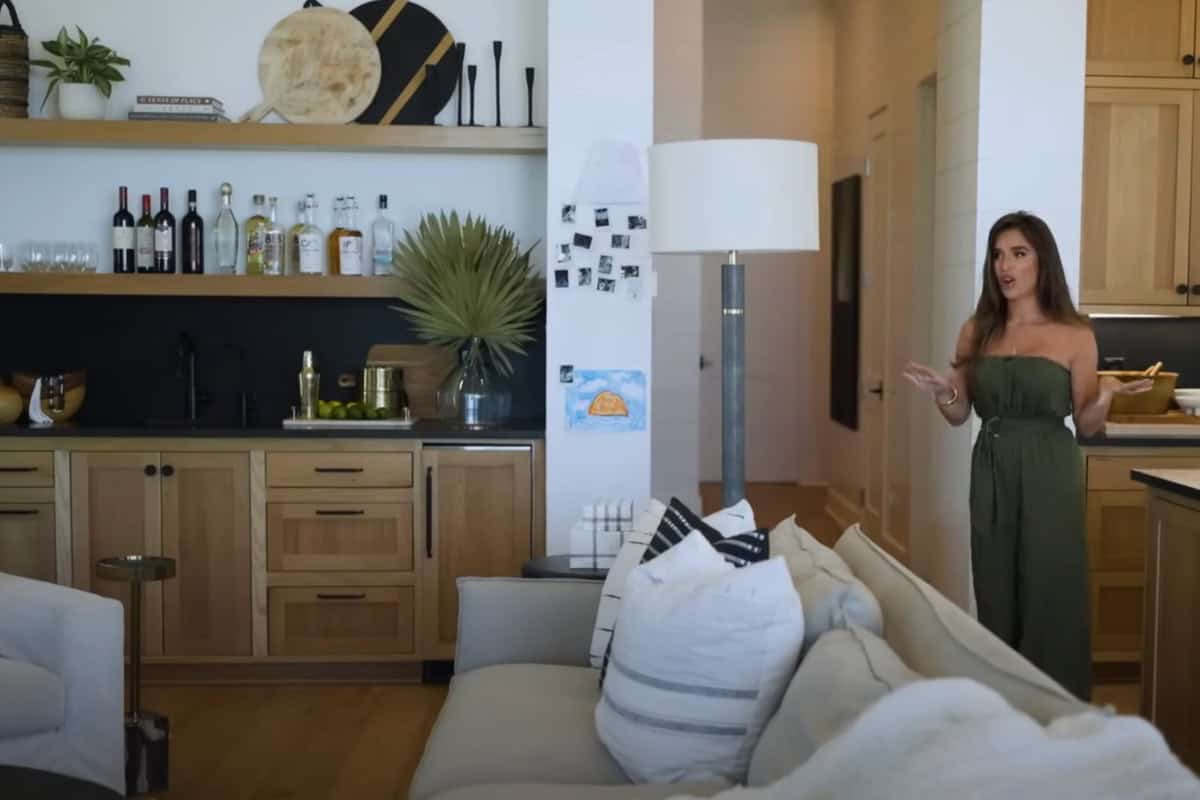 Jessie James Decker, Photo Courtesy of Open House on YouTube