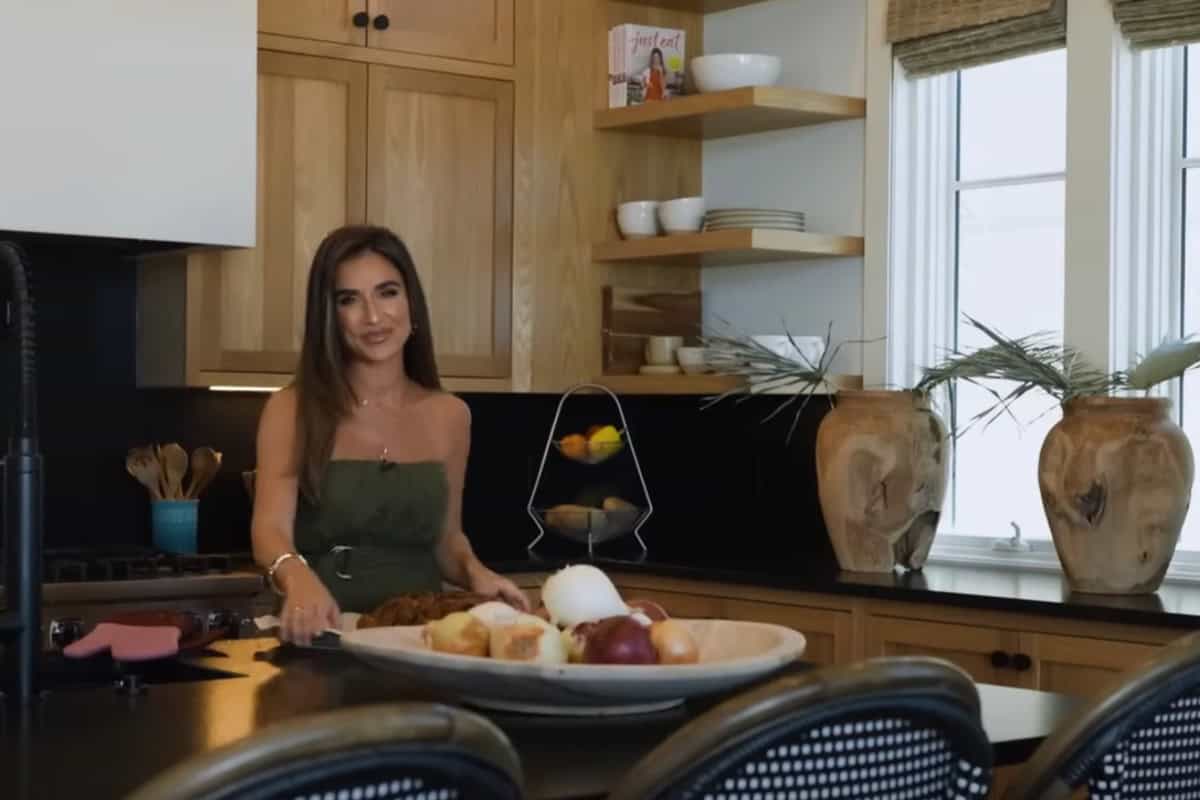 Jessie James Decker, Photo Courtesy of Open House on YouTube