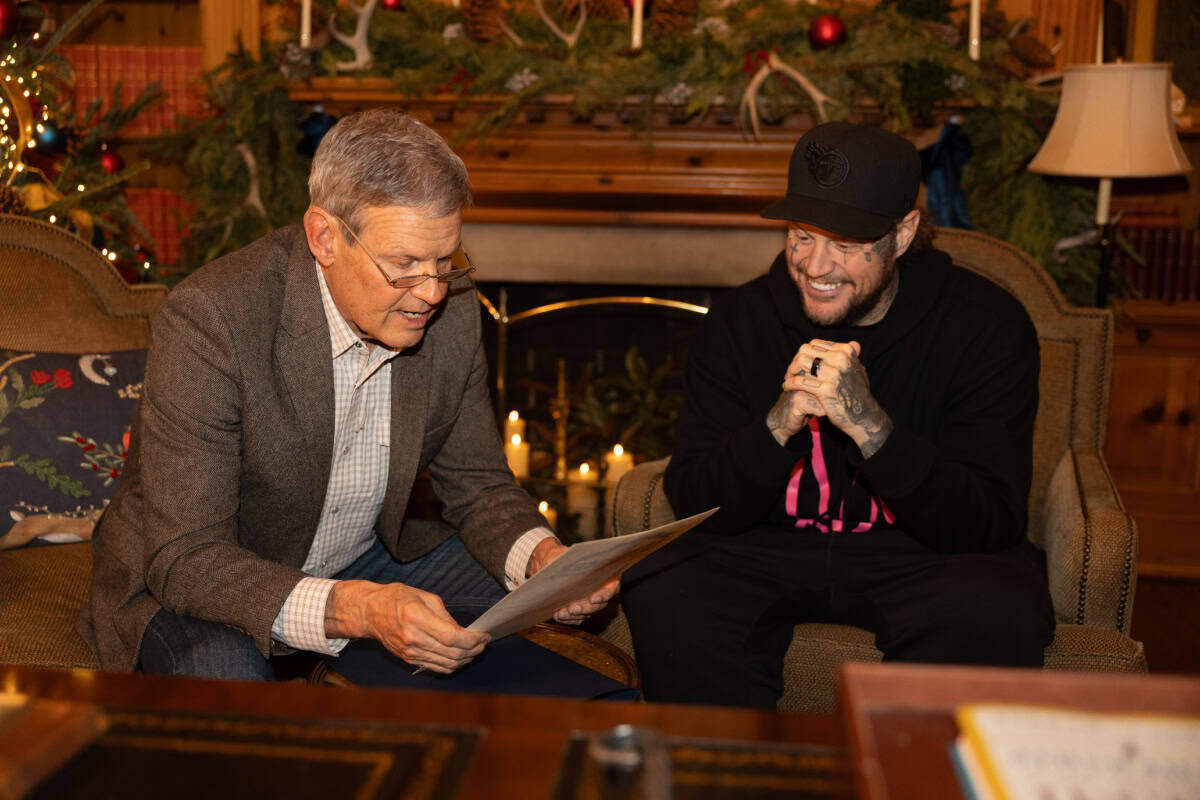 Gov. Lee gives Jelly Roll news of his official pardon, December 18, 2025, at the Tennessee Residence; Photo Courtesy of Brandon Hull, Office of Gov. Bill Lee