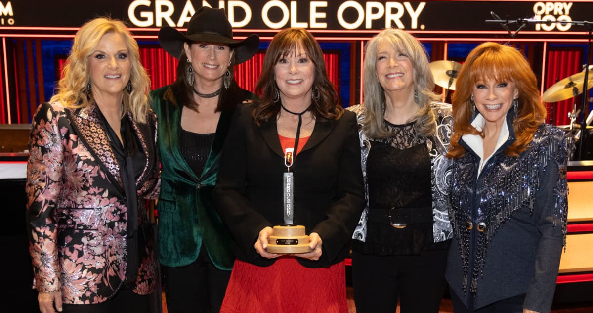 Suzy Bogguss Inducted Into The Grand Ole Opry Surrounded by ’90s Country Icons: “I’m So Proud”