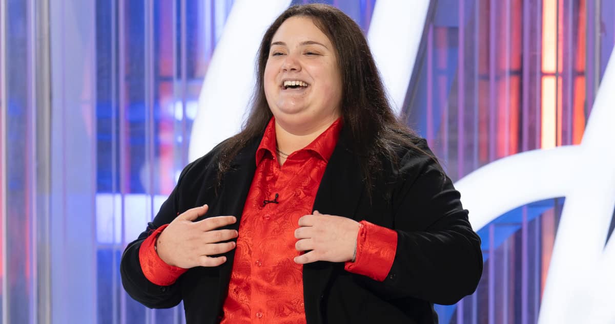 Texas Roadhouse Server Livy Stuns 'American Idol' Judges With "Magical" Carrie Underwood Cover - Music Mayhem