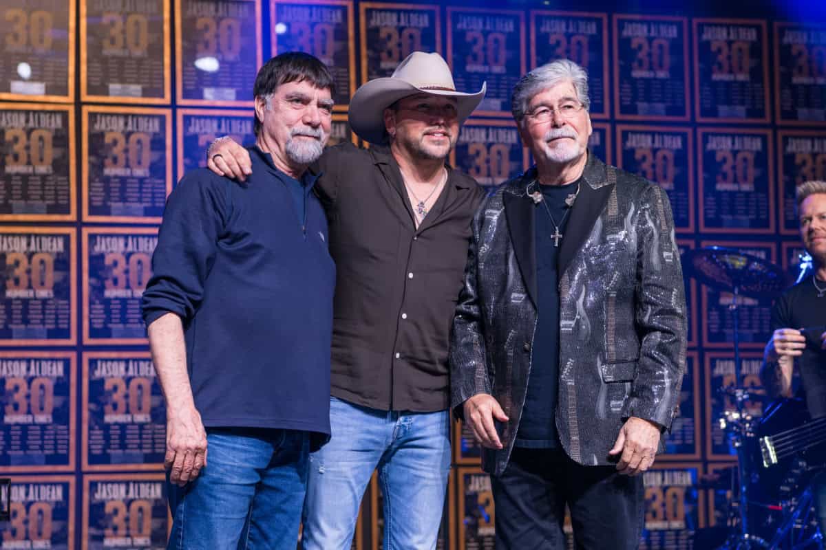 Jason Aldean and Alabama (Randy Owen and Teddy Gentry); Photo by Andrew Wendowski