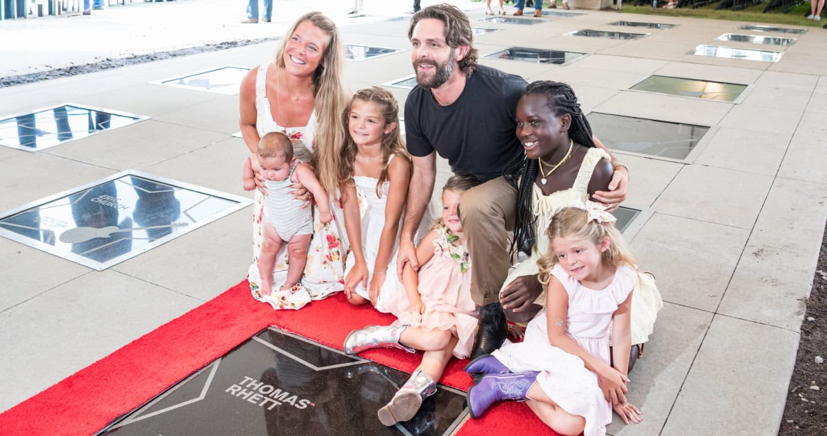 Thomas Rhett Honors Wife Lauren Akins, Their Five Kids And More During Emotional Music City Walk of Fame Speech