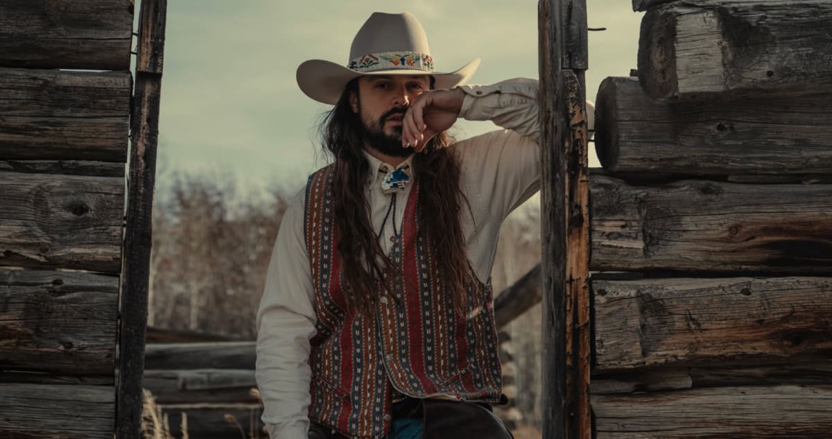 Why Ian Munsick Chose Freedom, Family, and The West For Bold New Album, ‘The Mountain Goat’