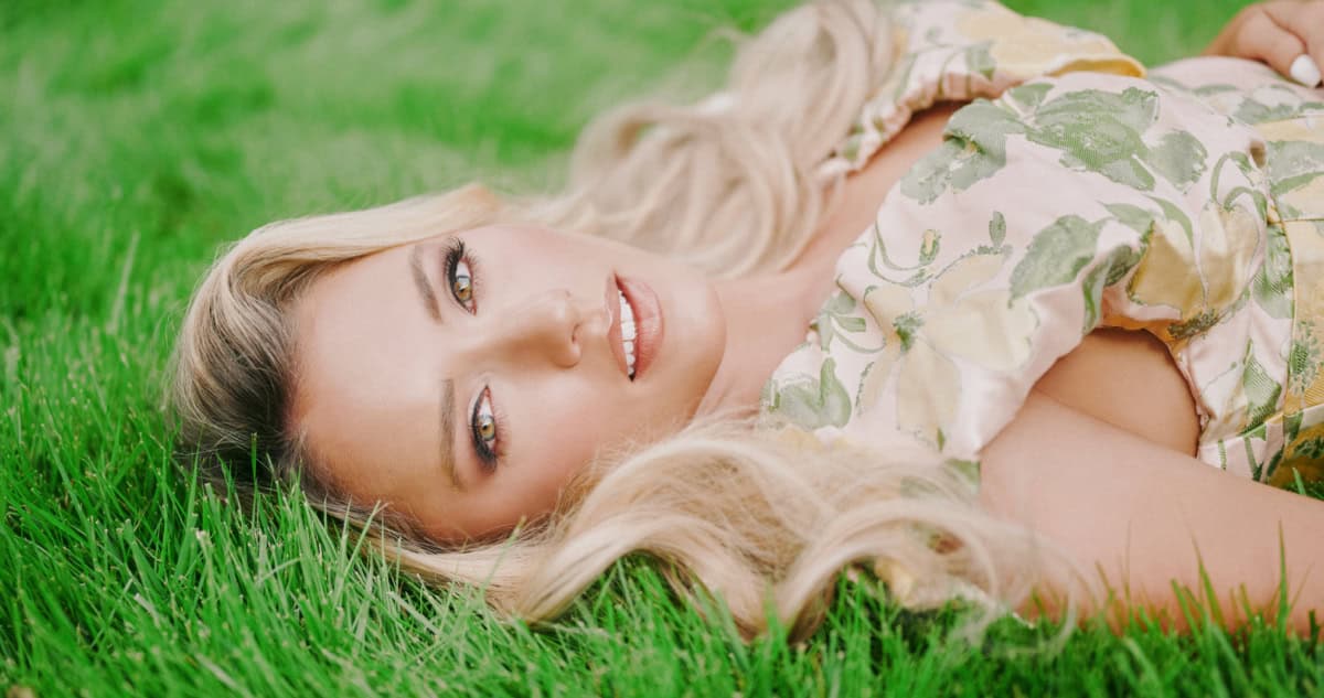 Emily Ann Roberts Announces First-Ever Headlining Tour: See All 23 Dates For ‘The Thread Tour'